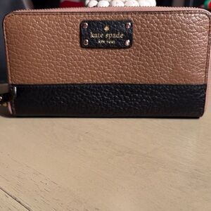 Kate Spade Tan and Black Wallet